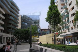 Corvin Sétány with Corvin Plaza. © Zoltán Kovács