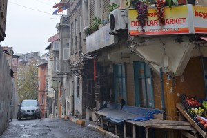 Tarlabaşı, a neighbourhood in the Beyoğlu district was declared a regeneration area by the government in 2006. © 2014 Melissa Lee/Utrecht University. All rights reserved.