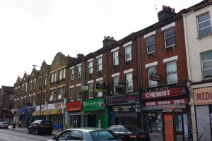 Green Lanes – a busy cosmopolitan high street including a large number of Kurdish and Turkish bakeries, groceries, cafes and restaurants. © 2014 Jamie Kesten/Utrecht University. All Rights Reserved.