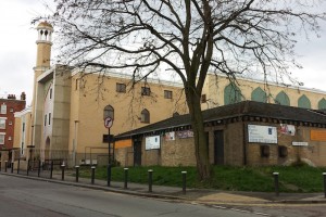 Mosque and London Islamic Cultural Society next to Greek Cypriot Women's Organisation