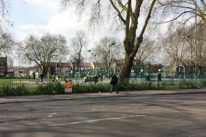 Ducketts Common – a small park situated at the eastern end of Turnpike Lane featuring open space, outdoor gym and several basketball courts. © 2014 Jamie Kesten/Utrecht University. All Rights Reserved.